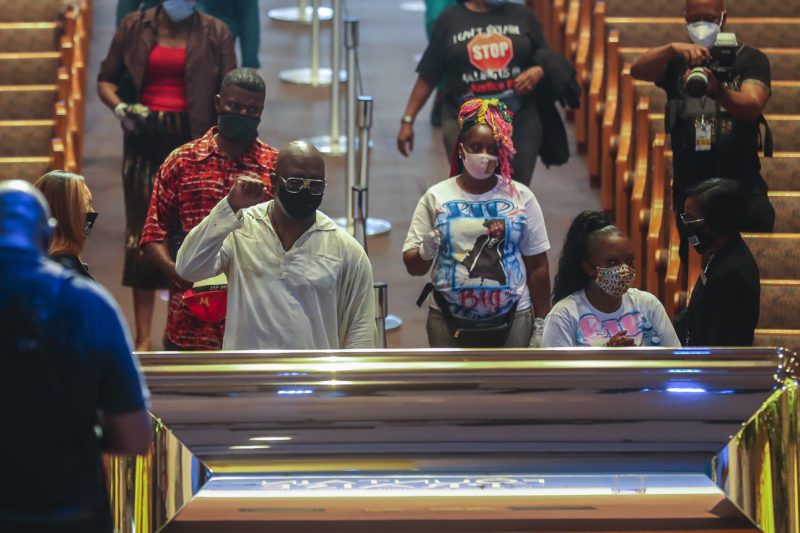 Hundreds line up for George Floyd's memorial in Houston 1 AP20160597933914 e1591639125580