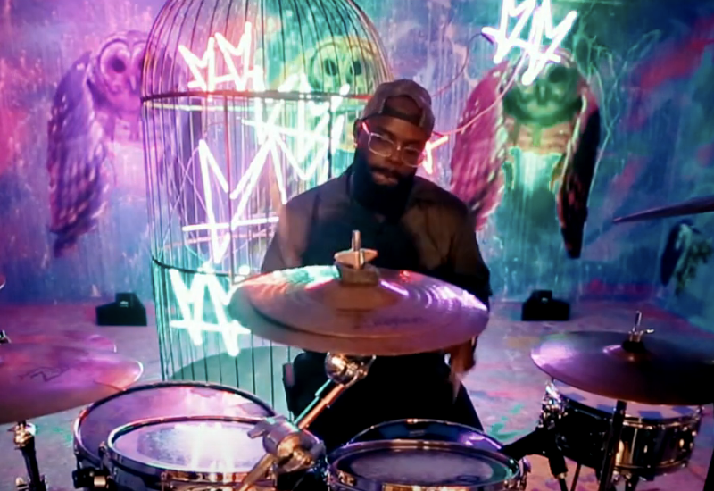 WRLDFMS Tony Williams Vibrantly Covers David Bowie, Prince, Kanye, And Lenny Kravitz In New “Fame Medley” 2 band